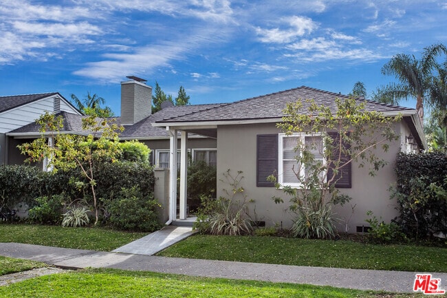 Building Photo - 1833 Fox Hills Dr Rental