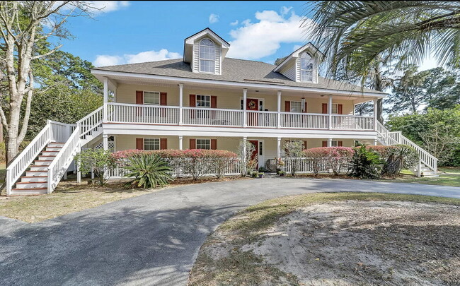 Duplex Apartment Close to Downtown Bluffton! - Duplex Apartment Close to Downtown Bluffton! Unit B