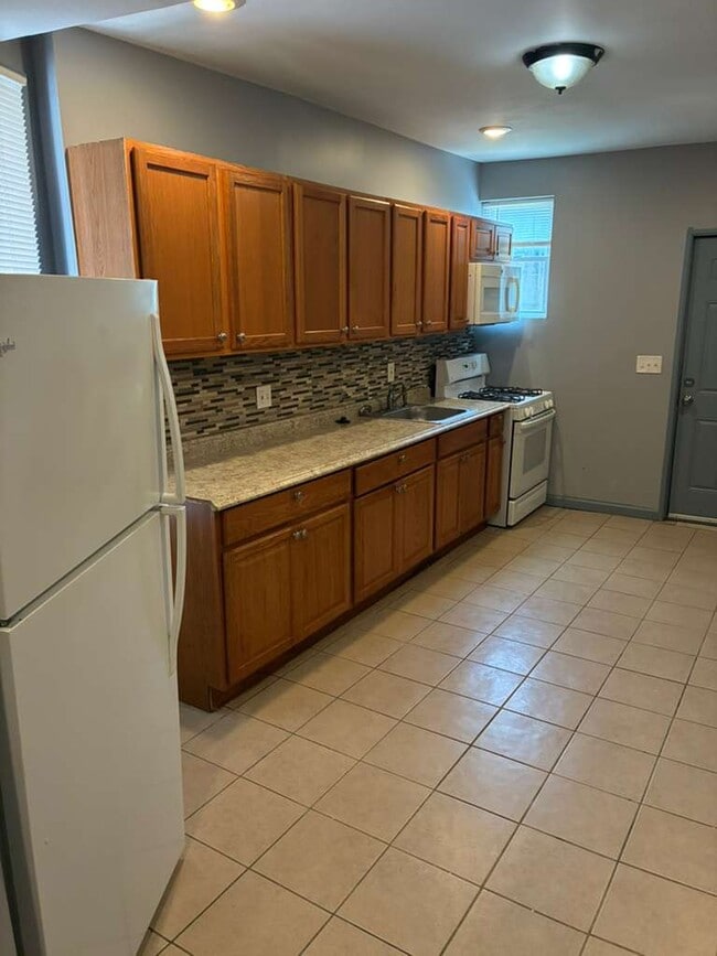 Photo - 2832 Parkwood Ave