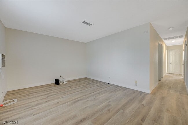 Photo - 893 W Bartlett Ave