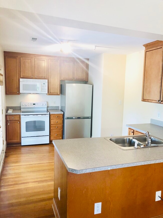 Photo - 1937 Fairfield Dr Unidad Apt. D