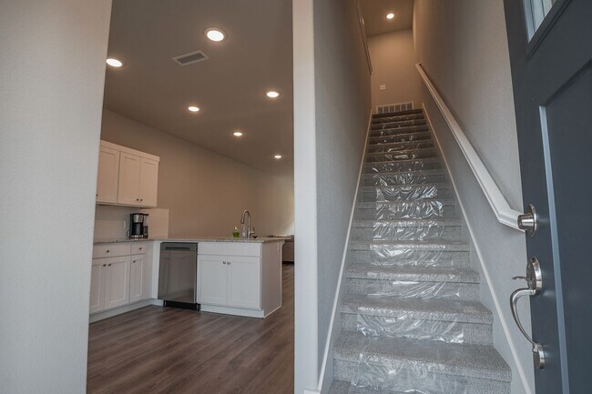 654 N Littleleaf Ter