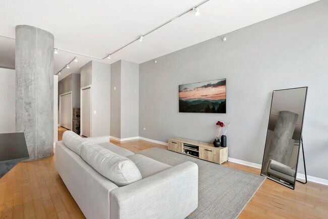 Photo - 860 W Blackhawk St Unit 303