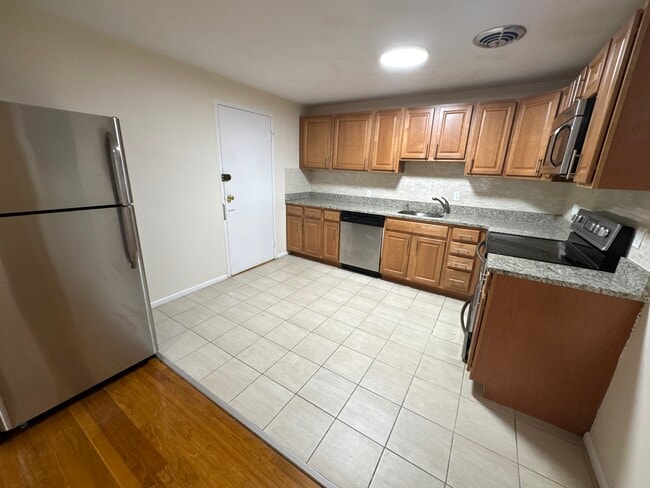 Photo - 111 Babcock St Unit 28