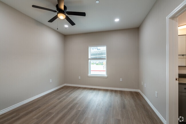 2BR, 2BA - 1039SF - Primary Bedroom