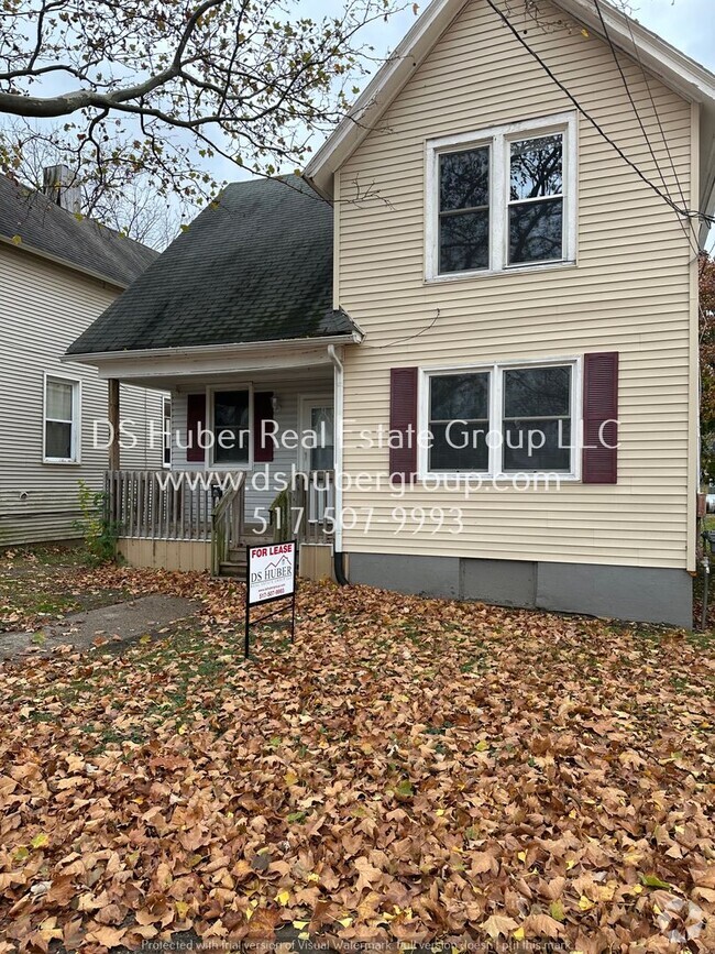 Building Photo - 3 Bedroom Home With New Vinyl Plank Flooring