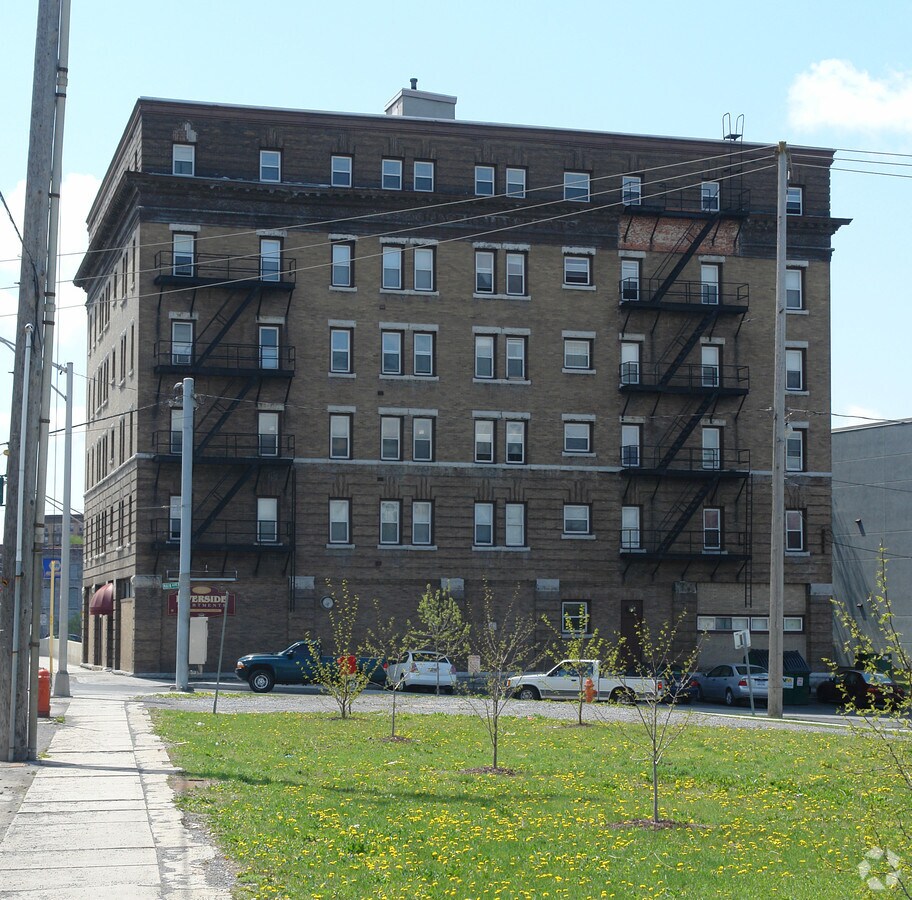 Riverside Apartments - Riverside Apartments
