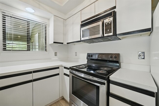 Photo - 4144 Greystone Way Unit 305