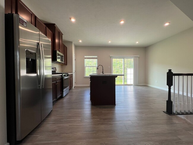 225 Stonehurst Dr
