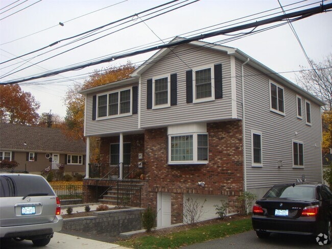 Building Photo - 3 2nd St Rental