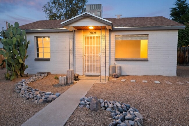 Building Photo - 2632 N Wilson Ave