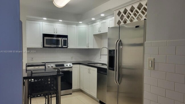 Photo - 20100 W Country Club Dr Unidad 404