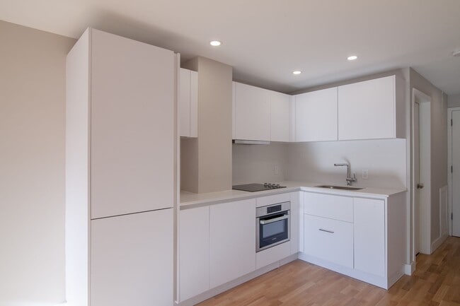 Building Photo - 3460 Rue Durocher Unit 307