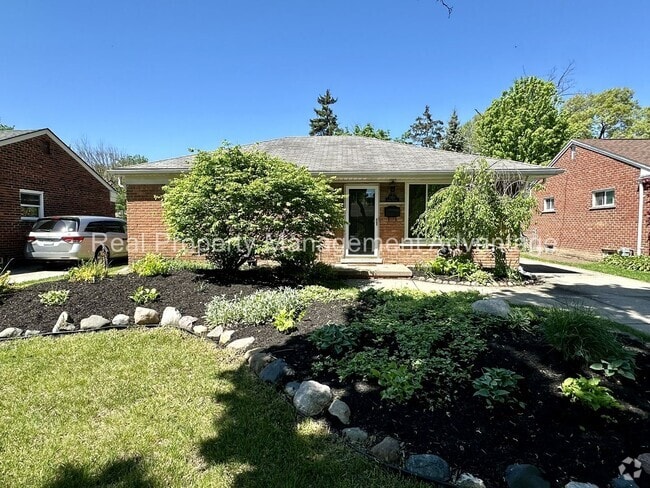 Building Photo - Mid-Century 3 Bed/2 Bath Ranch Near Downto... Rental