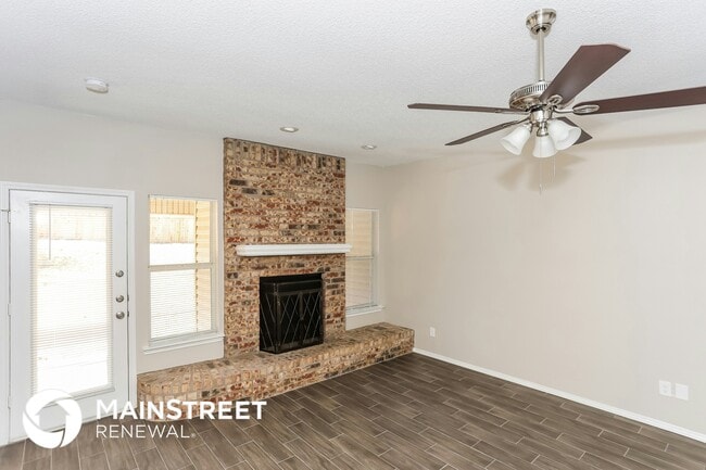 Photo - 703 Timberoaks Dr