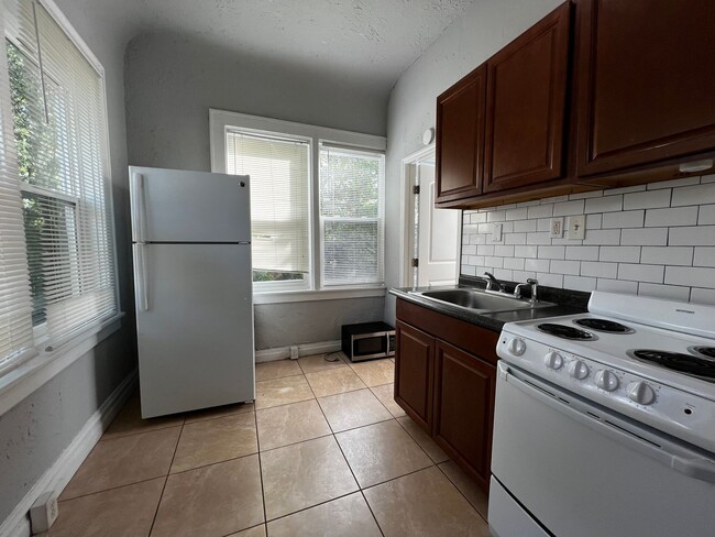 Photo - 408 W Howry Ave Unidad 5