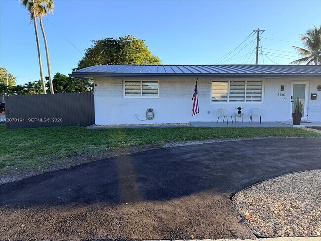 Photo - 8100 Taft St