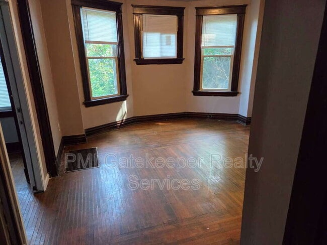 954 Hawthorne Ave Unit Flr 1