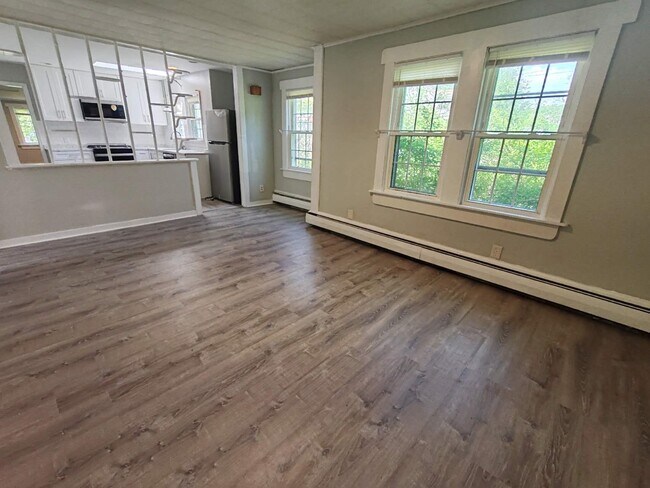 Photo - 1156 Main St