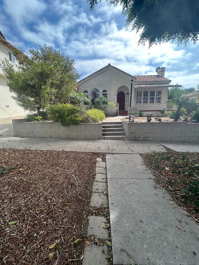 Beautiful Spacious 2Bd/2Bth with Bonus Fam... Rental House Rental in