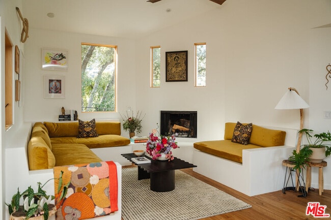 Photo - 2002 Tuna Canyon Rd