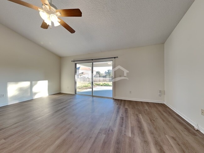 Photo - 2884 Alaskan Way