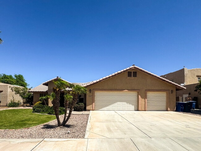 Building Photo - Barkley Ranch - 3 Bedroom 2 Bath Pool Home