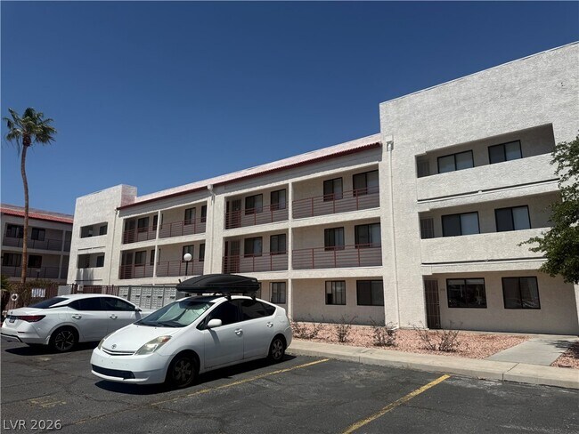 1381 E University Ave. Unit 312