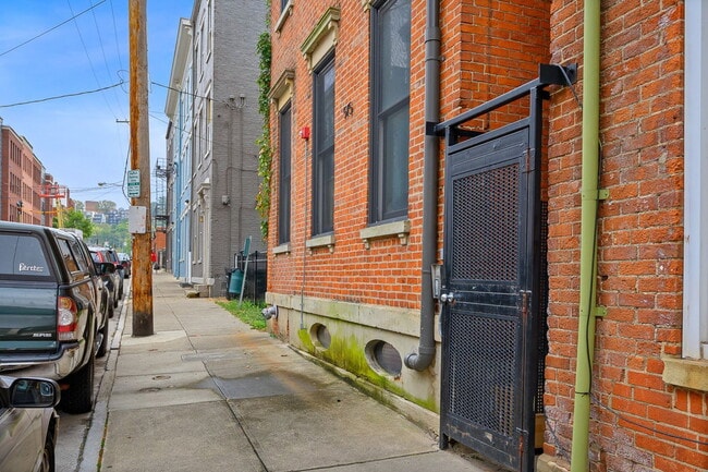 Photo - 515 E 12th St Unit 4