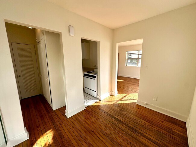 Photo - 515 57th St Unit 2