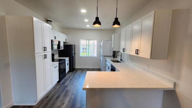 Photo - 728 W 1st Ave