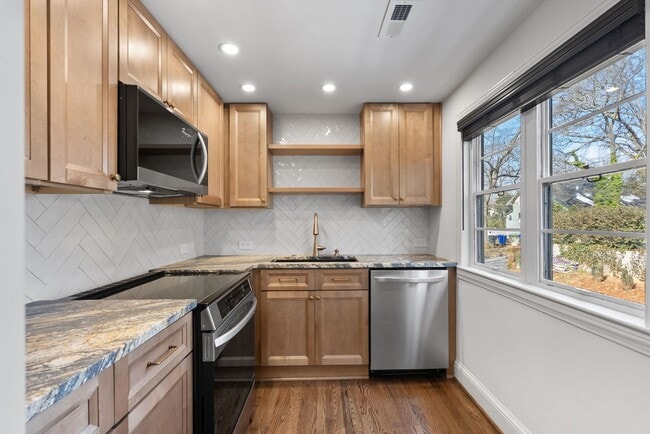 Building Photo - Heritage Historic - Unit B