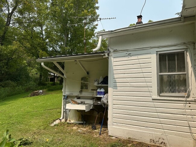 Photo - 3 bedroom/1 bath house  Fall Branch, TN