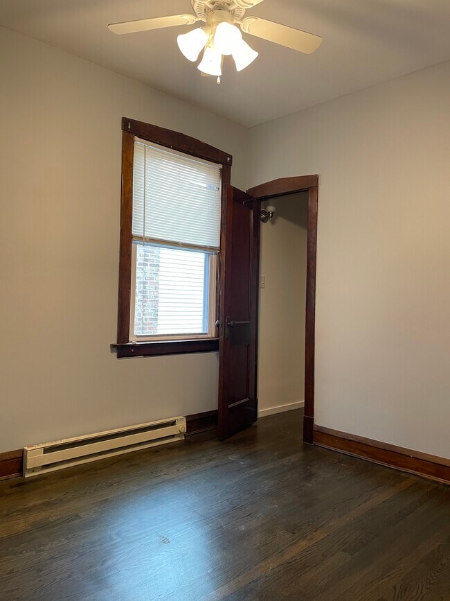 Bedroom - 2117 Scoville Ave Unit 2