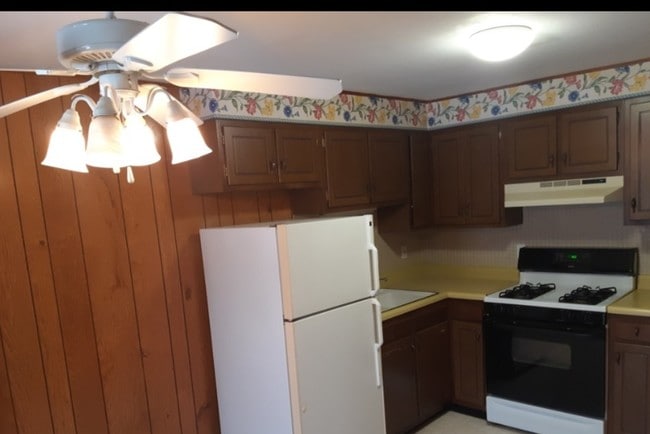 Kitchen - 27 Hamilton St Unit 3