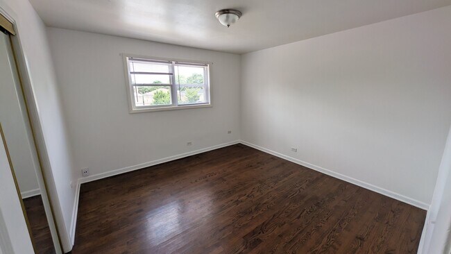 Photo - 2654 W Rascher Ave Unit Apt 303