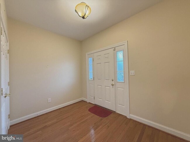 Photo - 122 Providence Ln