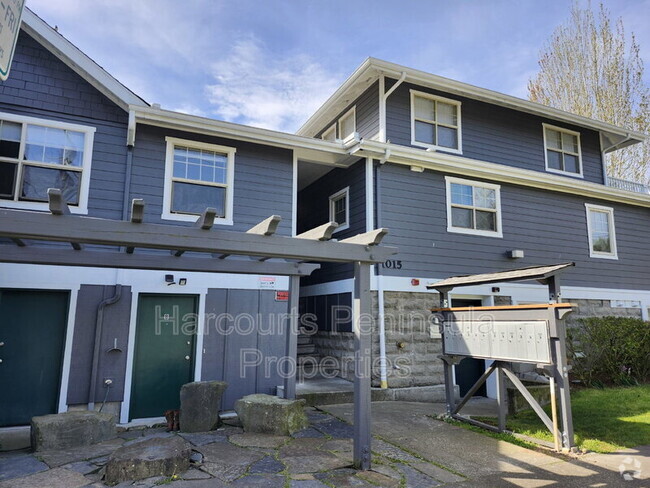 Building Photo - 1015 9th St Unit E Rental