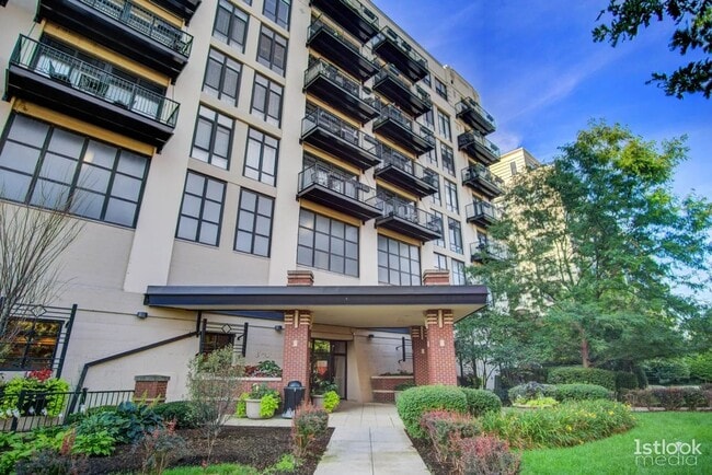 Modern Loft Living in University Village w... - Modern Loft Living in University Village w...