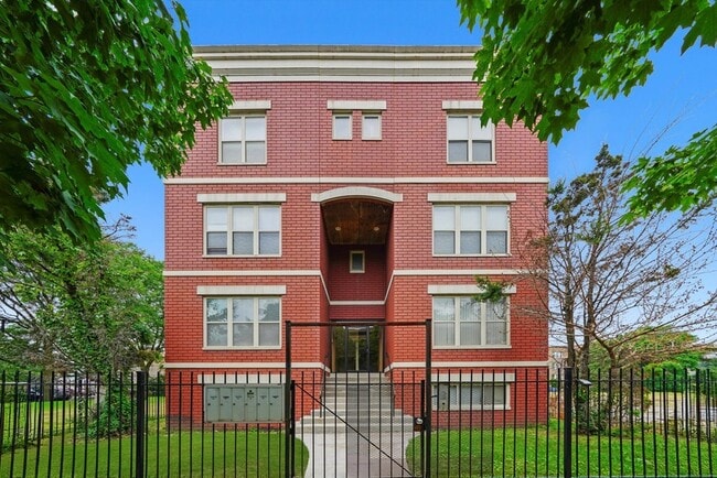 Building Photo - 6220 S Kenwood Ave Unit 2N Rental