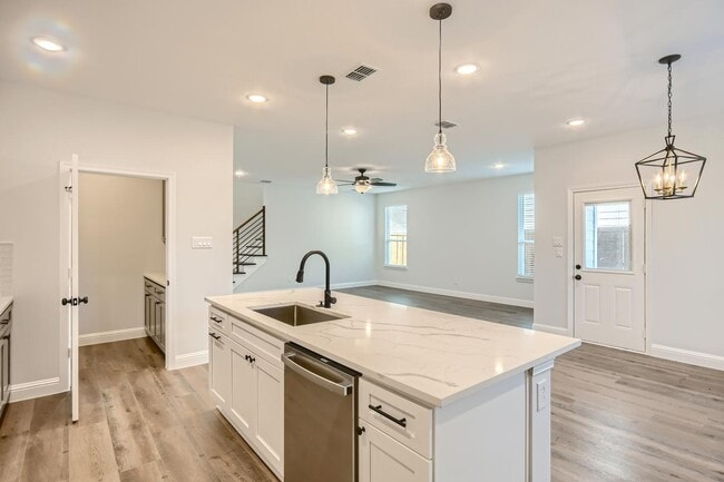 Photo - Stylish & Modern Home for Rent in the Heart of Dallas!