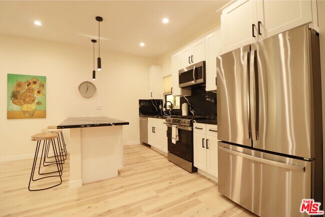 Photo - 9040 Phyllis Ave Unidad D