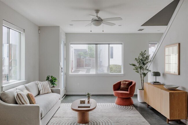 Photo - 801 N Bluff Dr
