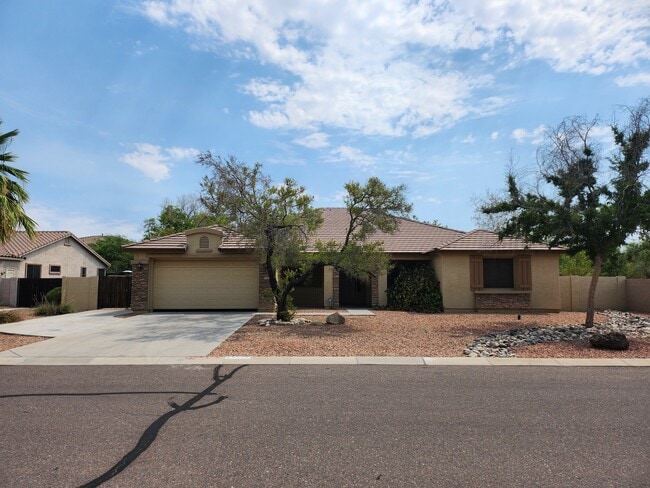 Building Photo - 5225 W Siesta Way Rental