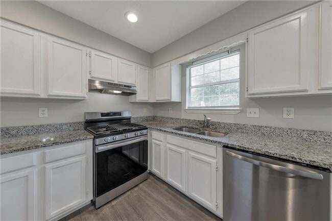 Photo - 1008 Huntington Trce SE