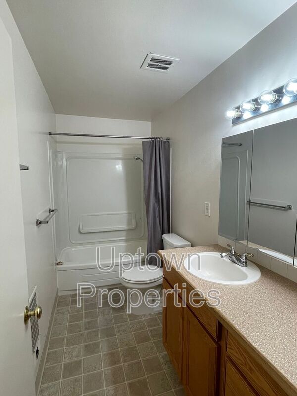 Photo - 1420 SW Bertha Blvd
