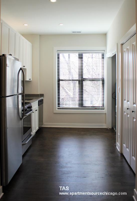 Photo - 1606 W Belle Plaine Ave Unit 1