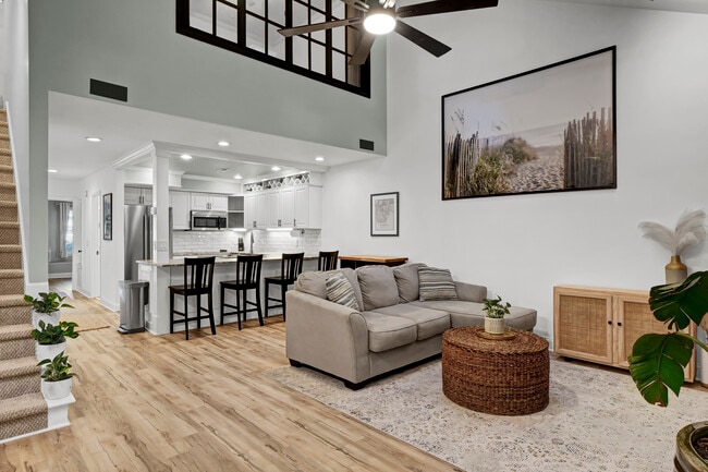 Building Photo - 1800 Eastwood Rd Unit 164