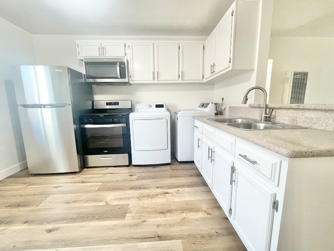 Photo - 4341 W 169th St Unidad B