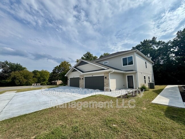 Building Photo - 801 Highland Dr Rental